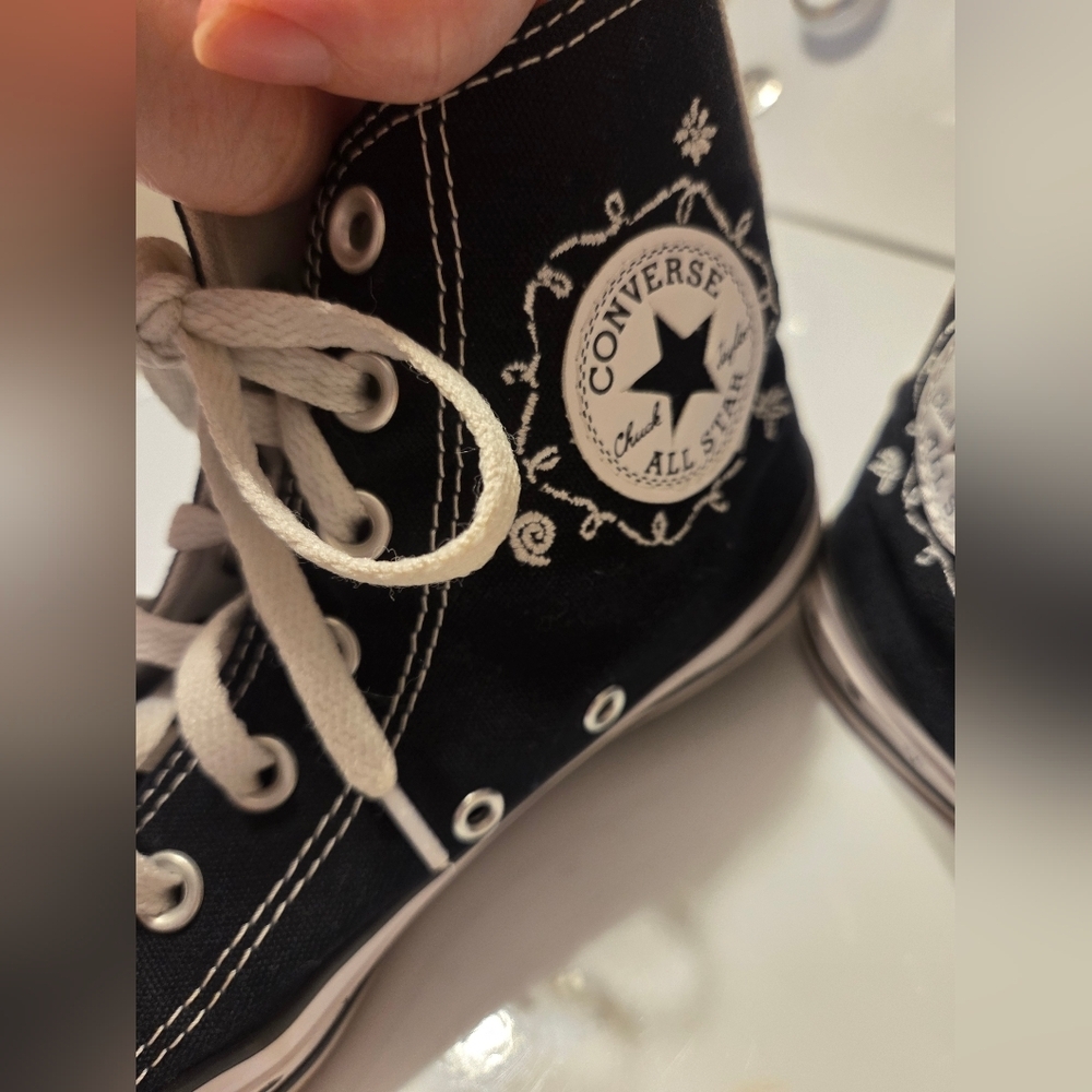 Converse Black and White Starry High-Tops - Picture 4 of 6